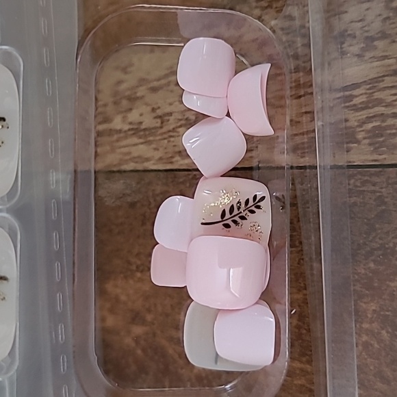 2/$16 Boho Leaf Press On Toenails - Picture 15 of 16